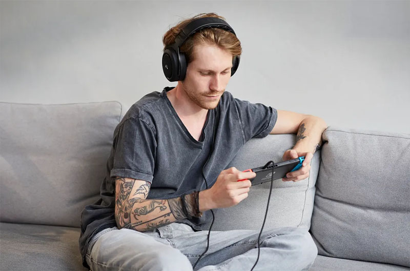 Tai nghe Corsair HS60 Pro Surround Carbon chuyên game