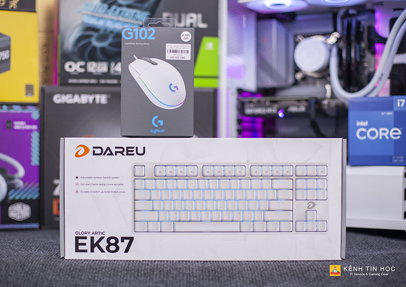 Phụ kiện của PC G760 là bàn phím cơ Dareu EK87 và chuột gaming G102, tất cả đều màu trắng